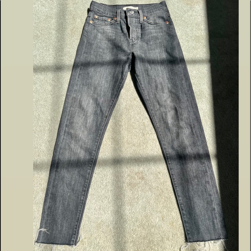 LEVIS Black straight leg jeans - distressed
